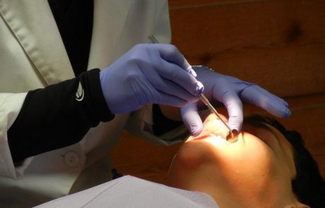 באיזה גיל מומלץ לבצע יישור שיניים?