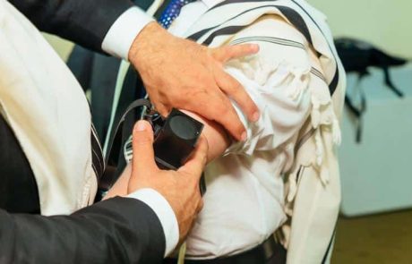 תפילין לבר מצווה: מתנה של משמעות המחברת בין עבר, הווה ועתיד